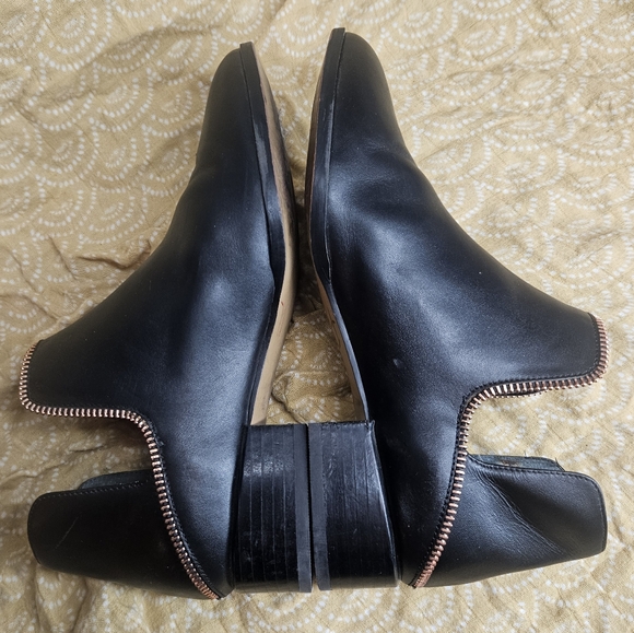 Halogen Piper Bootie Black Leather Ankle boots close toe slip on shoes size 6.5 - Picture 12 of 16